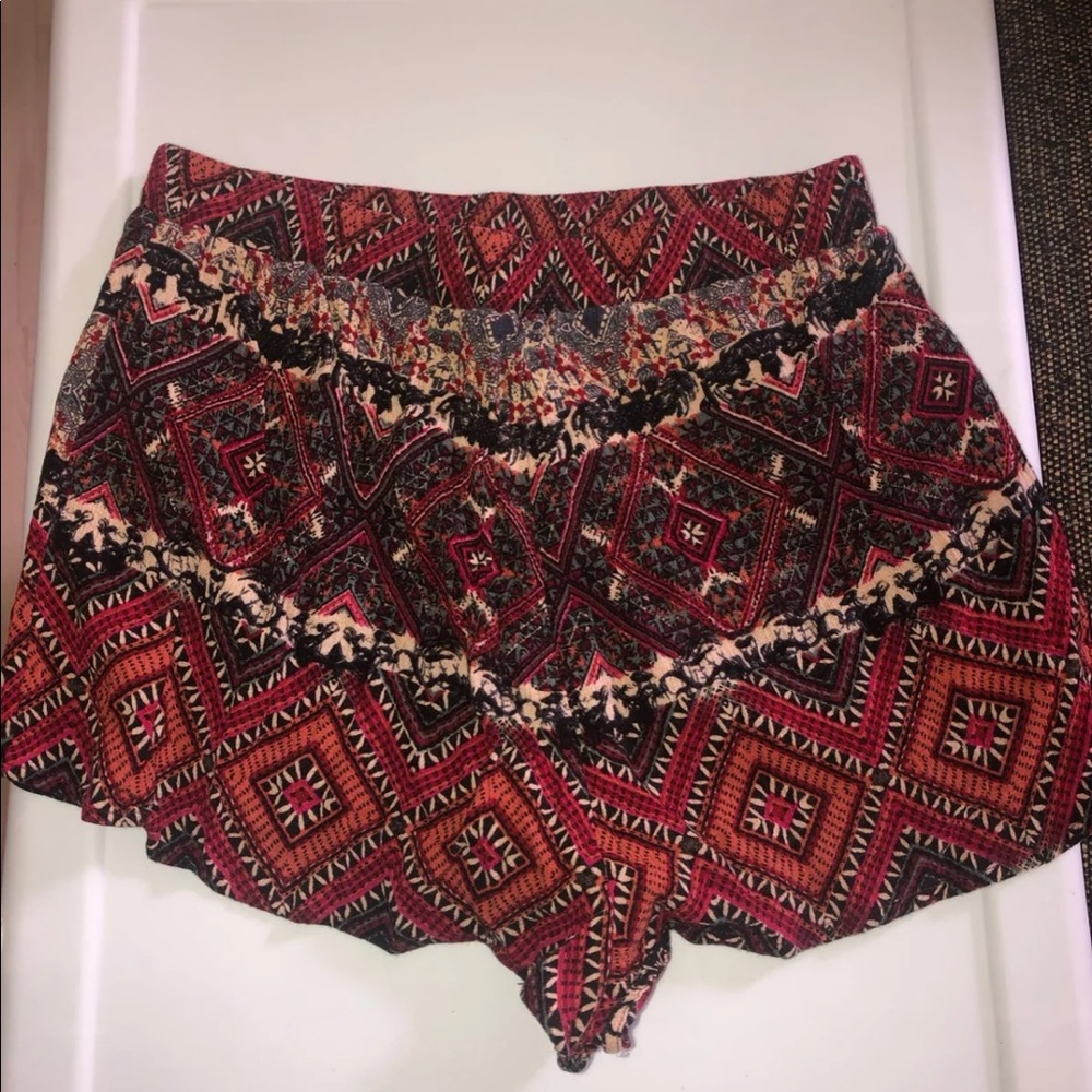 Pitaya tribal patterned shorts women